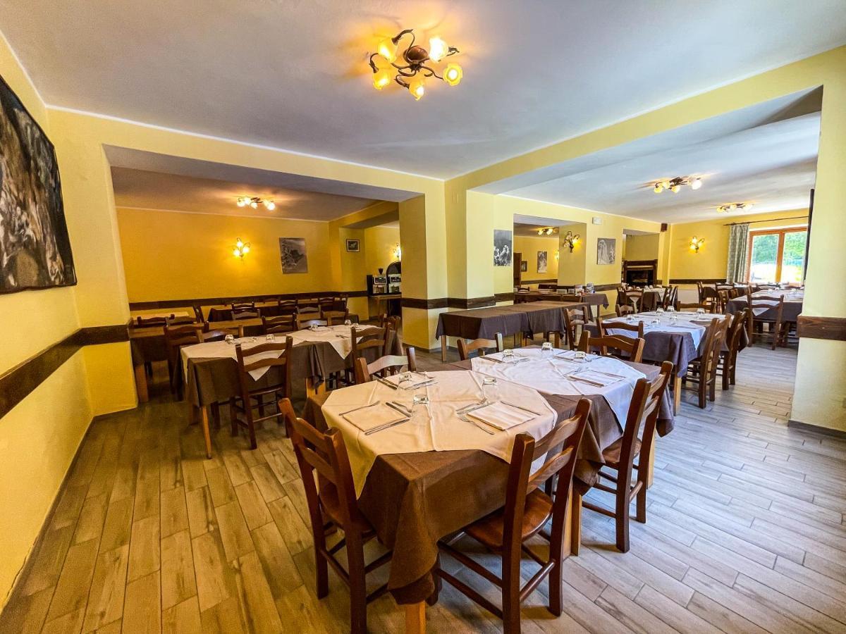 Hotel Al Sasso Di Stria Andraz Bagian luar foto