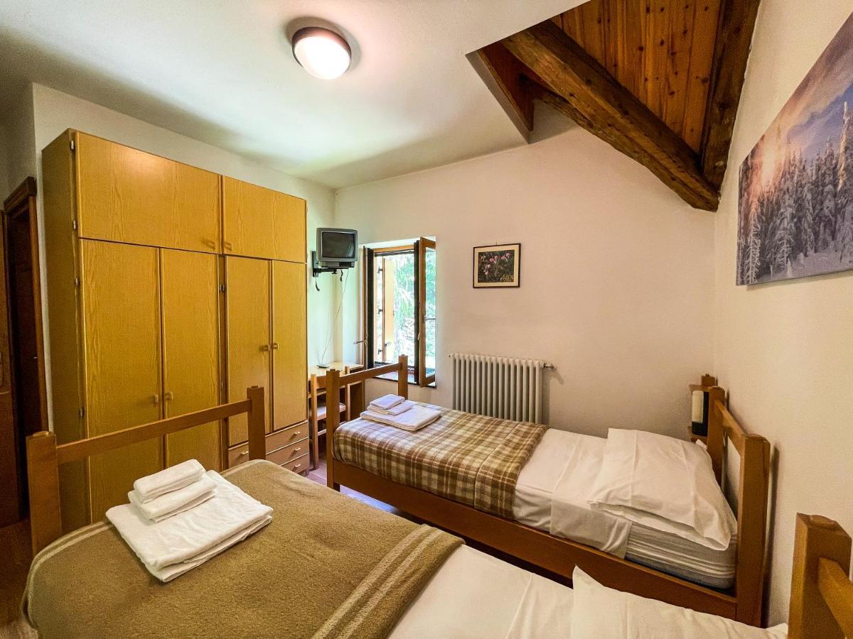 Hotel Al Sasso Di Stria Andraz Bagian luar foto