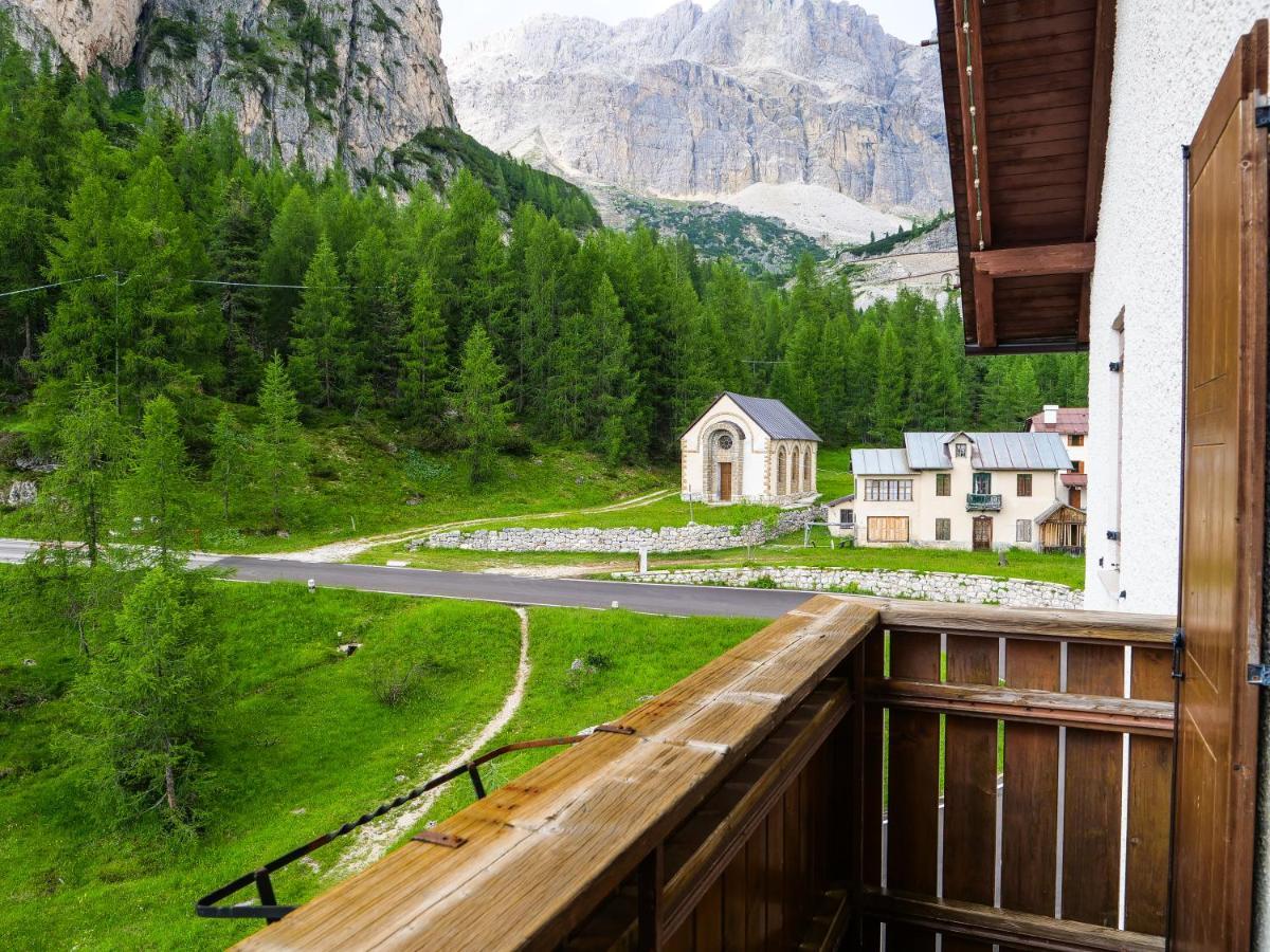 Hotel Al Sasso Di Stria Andraz Bagian luar foto