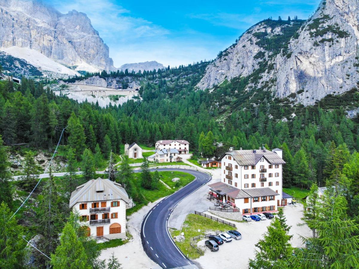 Hotel Al Sasso Di Stria Andraz Bagian luar foto