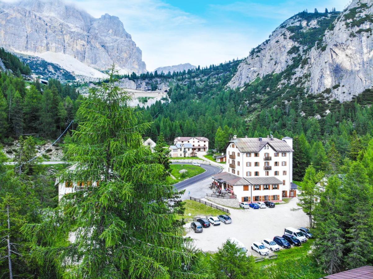 Hotel Al Sasso Di Stria Andraz Bagian luar foto