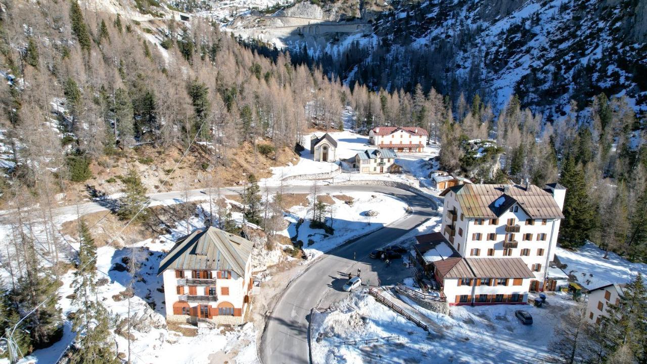 Hotel Al Sasso Di Stria Andraz Bagian luar foto