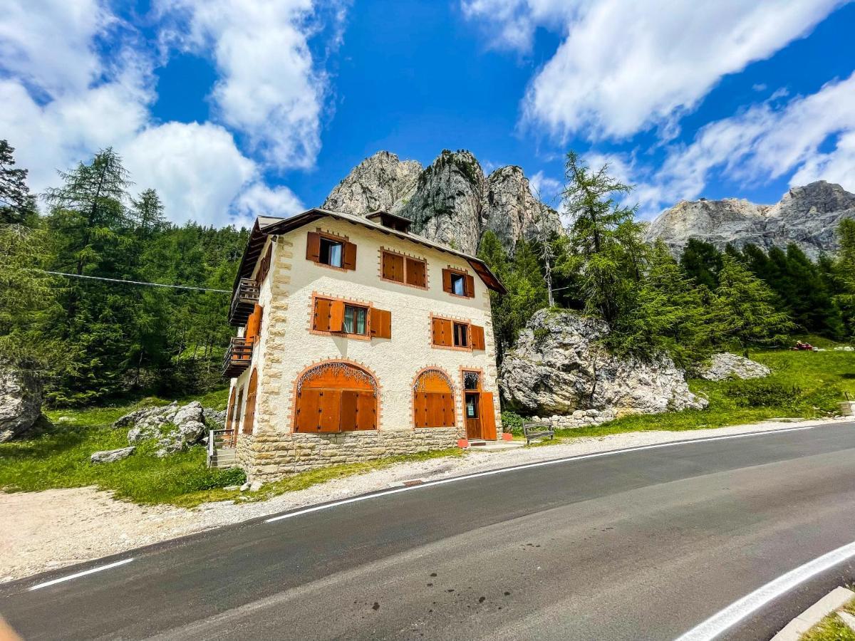Hotel Al Sasso Di Stria Andraz Bagian luar foto