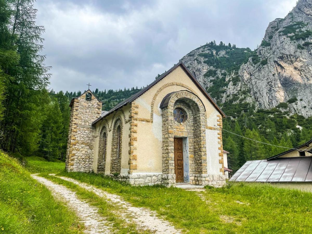 Hotel Al Sasso Di Stria Andraz Bagian luar foto