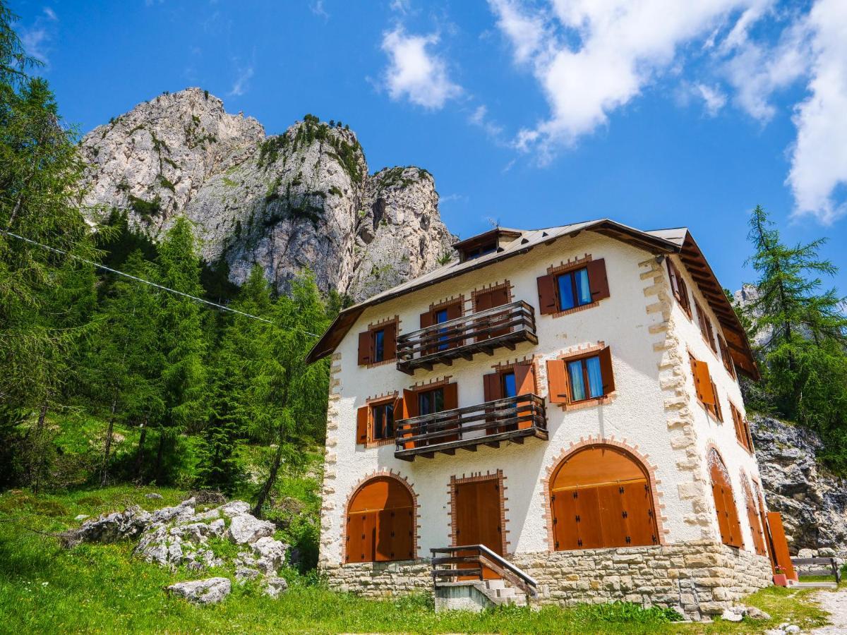 Hotel Al Sasso Di Stria Andraz Bagian luar foto