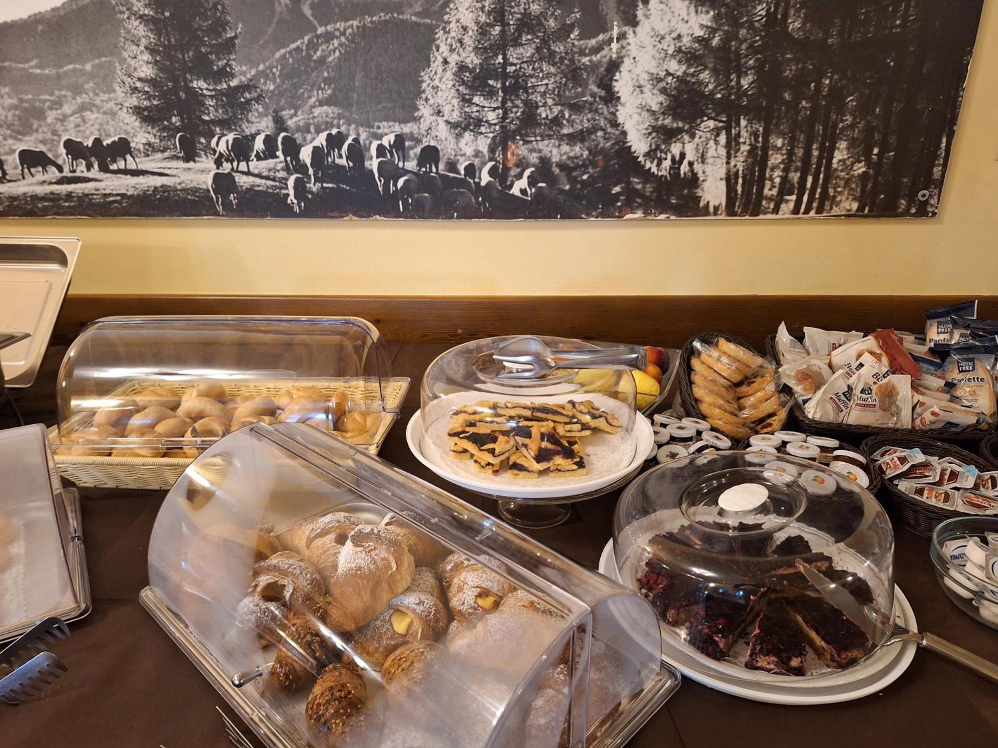 Hotel Al Sasso Di Stria Andraz Bagian luar foto