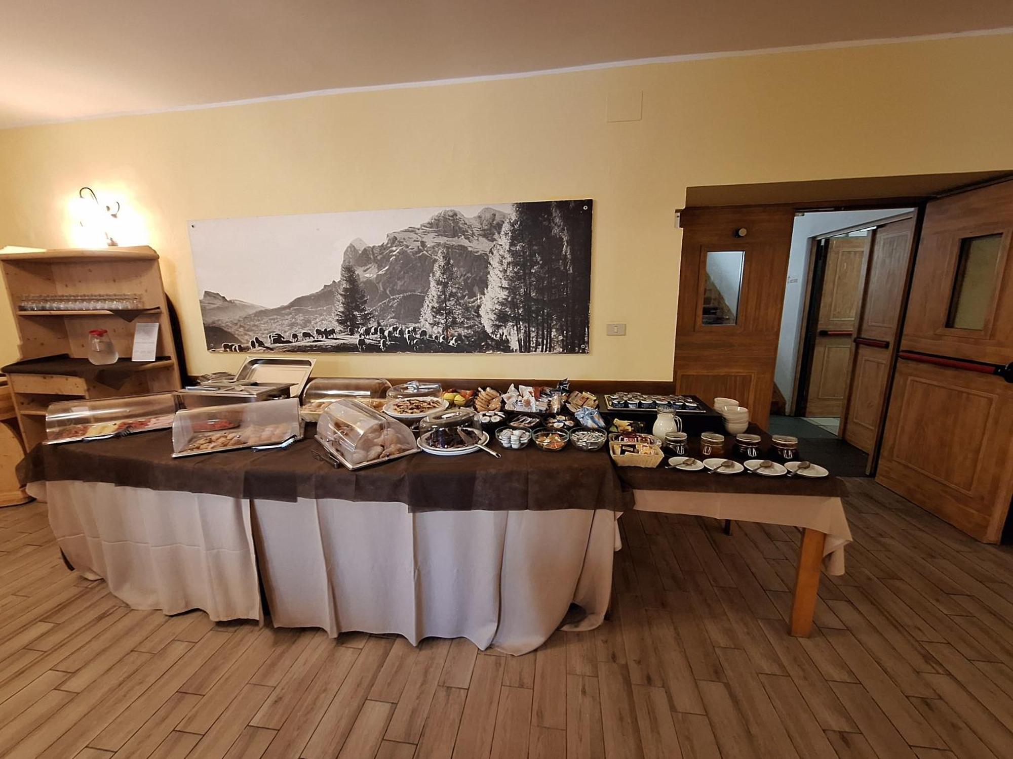 Hotel Al Sasso Di Stria Andraz Bagian luar foto