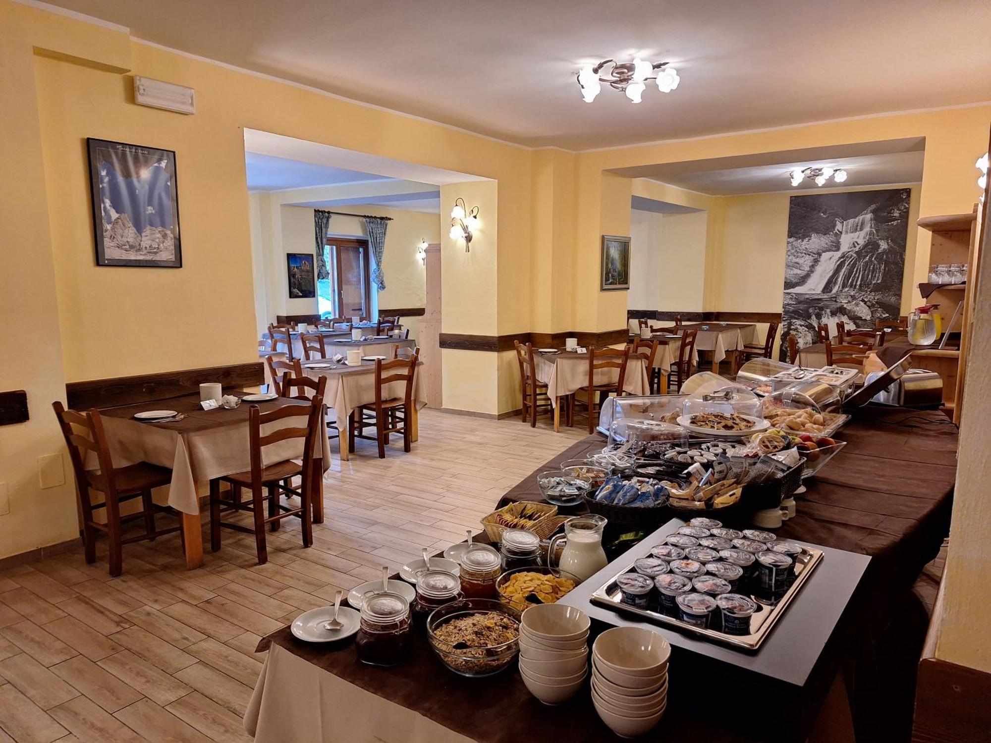 Hotel Al Sasso Di Stria Andraz Bagian luar foto