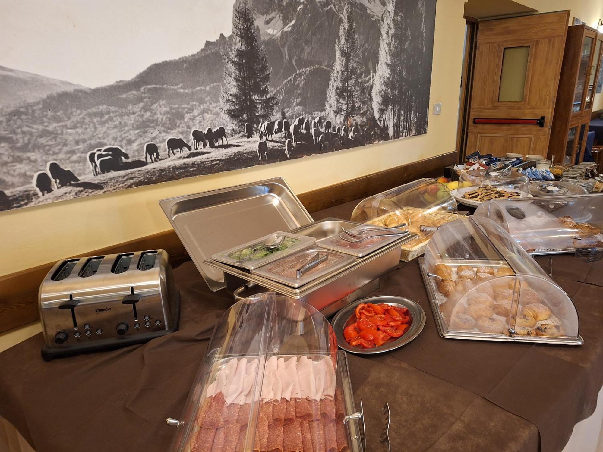 Hotel Al Sasso Di Stria Andraz Bagian luar foto