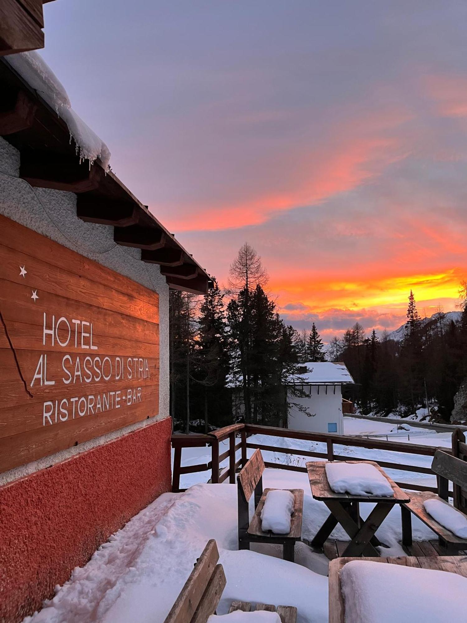 Hotel Al Sasso Di Stria Andraz Bagian luar foto